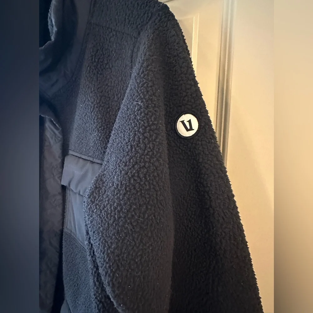 Vuori Utility Sherpa Jacket in Black - Picture 8 of 11